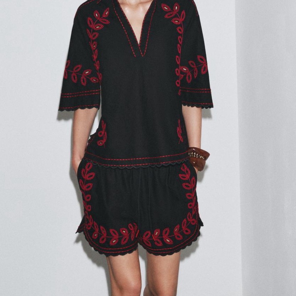 NWT Zara Black and Red Embroidered Women Shorts drawstring